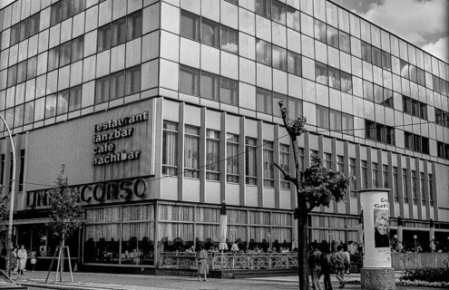 Germany, Berlin, 25.05.1991, LINDENCORSO, restaurant, dance bar, café, night bar, Unter den Linden,