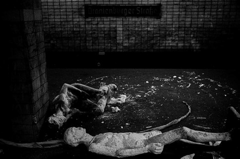 GDR, Berlin, 17 June 1990, Oranienburger Straße S-Bahn station, figures erected by the Weißensee