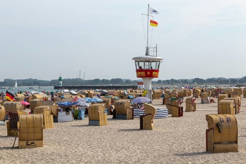 Summer weather, bathers, beach chairs and DLRG lifeguard tower on the beach, Travemünde beach,