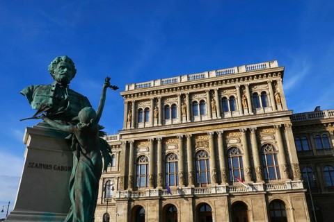 Statue of Gábor Szarvas Budapest V, Széchenyi István tér