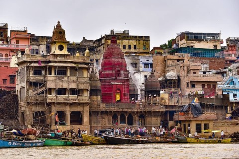 Body burning ceremony at Manikarnika Ghat on the Ganges river, Varanasi, India, Asia