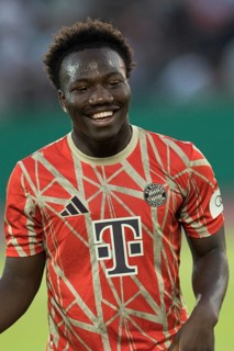 Football match, Nestory IRANKUNDA FC Bayern Munich laughing while warming up in front of the match,