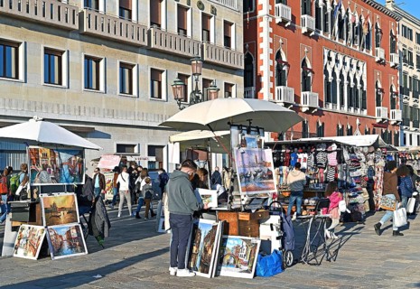 Souvenir stalls on Riva dei Schiavoni