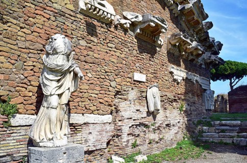 Fragments of the sculptures of the Temple of Roma and Augusto