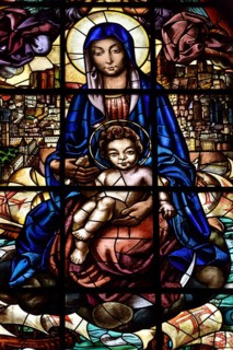 Stain-glass window of the church of Igreja Santa Maria, part of Ermida de São Jerónimo, Monastery