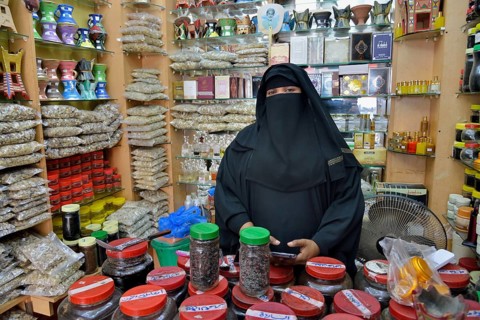 Incense seller at her booth on the incense market, Salalah, Dhofar Region, Orient, Oman, Asia