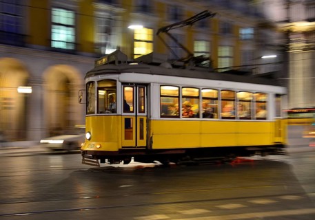 Tram, Eléctrico, travelling on the Praça do Comércio, Lisbon, Portugal, Europe