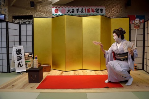 Geisha at the traditional fan throw, Omori, Tokyo, Japan, Asia