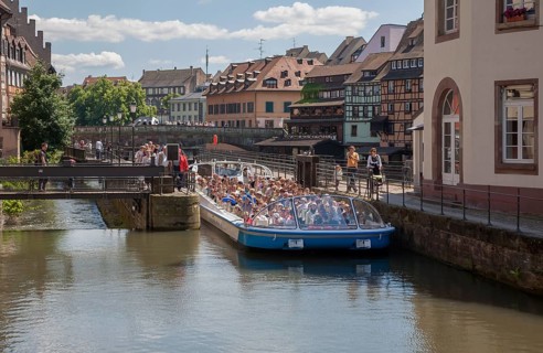 Excursion boat on the Ill, La Petite-France, Tanners' Quarter, UNESCO World Heritage Site,