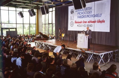 Cologne. 2nd Federal Pedagogues' Peace Congress on 10. 9. 1983