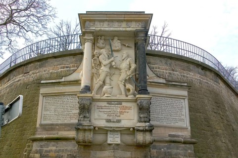 Brühl's Terrace, Moritz Monument