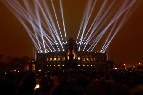 Courtyard installation in Dresden after the flood: Lighthouse of light