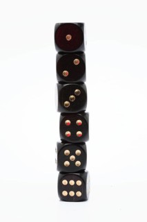 Symbol photo, stack of six black dice sorted by ascending value
