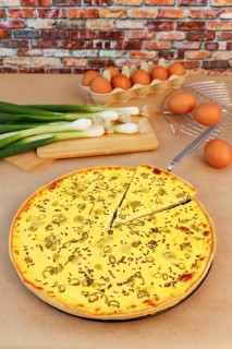 Swabian cuisine, salted cream cake with spring onions, hearty cake, salty shortcrust, baked, out of