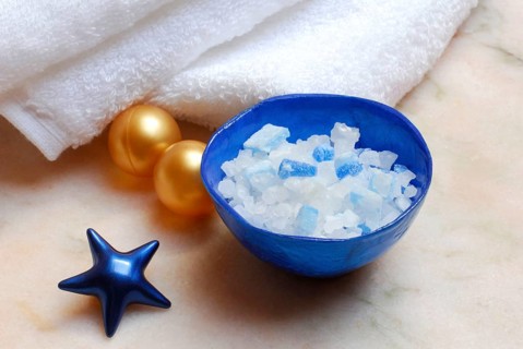 Bath salt and bath pearls, bath additive