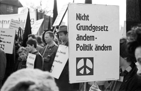 The 1964 Easter March led by the Campaign for Disarmament, here in Bremen on 29. 3. 1964, was