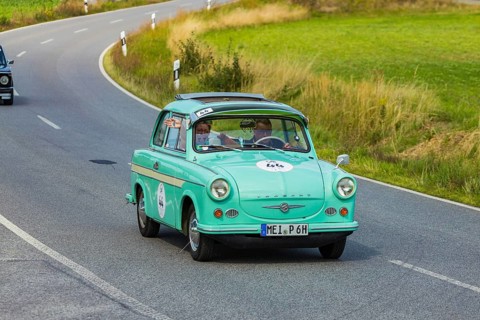 A drive for vintage vehicles. Skilful handling of the vehicle, finding the route by means of the