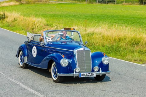 A drive for vintage vehicles. Skilful handling of the vehicle, finding the route by means of the