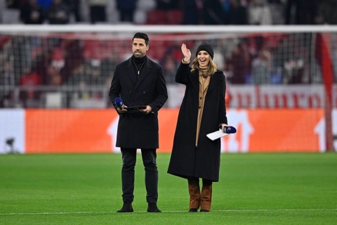 TV pundit Sami Khedira, sports presenter, presenter Laura Wontorra, portrait, cap, with microphone,
