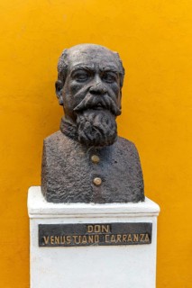 Large bust statue sculpture of President José Venustiano Carranza de la Garza (1859-1920), Parque