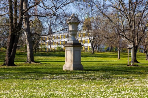 Bürgerwiese and Blüherpark, decorative vase