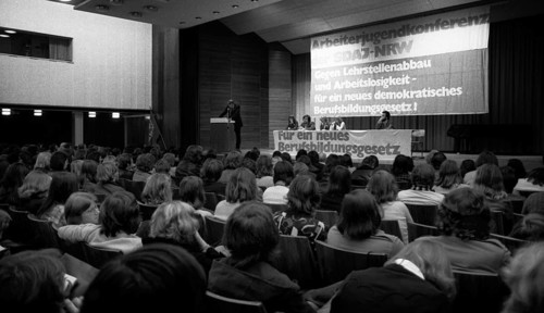 The conference of the left-oriented SDAJ and the torchlight march of the youth organisation against