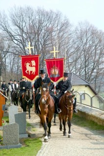 Every year at Easter there are about 5 processions in Lusatia, each with about 200 riders. The