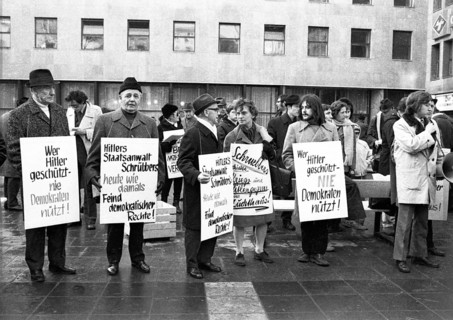 Nazi victims and leftists demonstrated on 2. 2. 1972 in the centre of Cologne against the Nazi