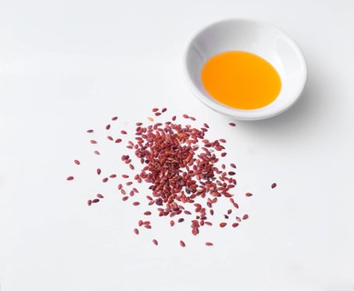 Ordinary (Linum usitatissimum) and linseed oil, linseed