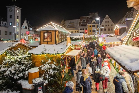 The Freiberg Christmas Market on the Obermarkt in front of the town hall