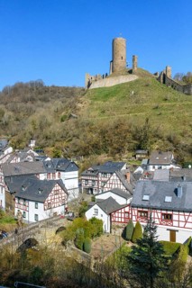 View of Löwenburg ruins, in the foreground ruins of old fortified defence tower, behind Lower