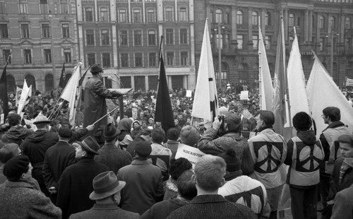 The 1964 Easter March led by the Campaign for Disarmament, here in Bremen on 29. 3. 1964, was