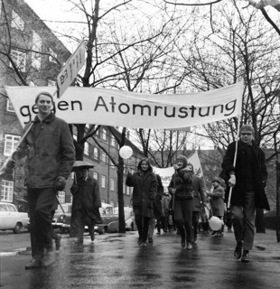 The 1964 Easter March led by the Campaign for Disarmament, here in Bremen on 29. 3. 1964, was