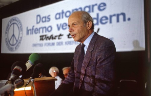 Ruhr area. The third forum of the Krefeld Initiative for Nuclear Disarmament in the 1980s. Gert