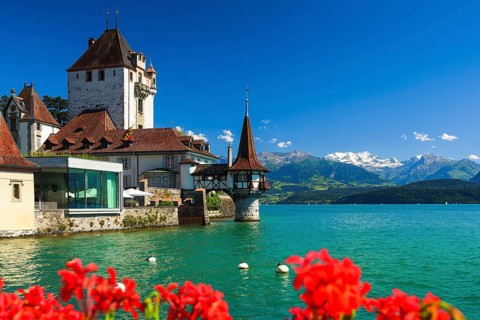 Oberhofen Castle, Thun, Lake Thun, Switzerland, Europe