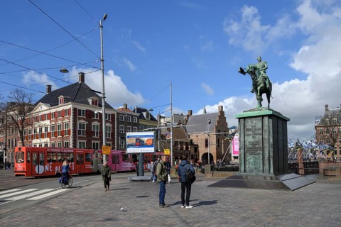 Passers-by in front of the equestrian statue of King William II of the Netherlands, Binnenhof, The