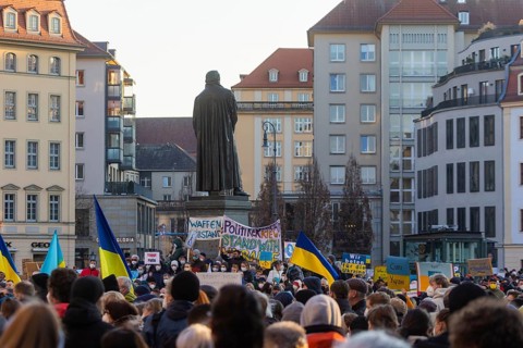 In Dresden, about 3, 000 people gathered on Neumarkt in front of the Church of Our Lady. On posters