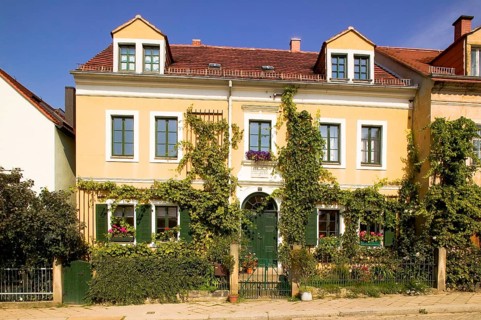 A memorial plaque on the house no. 10, built around 1830, commemorates Clara Schumann's father,