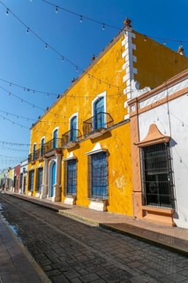 Row of colourful Spanish colonial buildings, Campeche city centre, Campeche State, Mexico, Central