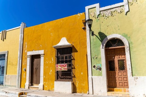 Row of colourful Spanish colonial buildings, Campeche city centre, Campeche State, Mexico, Central