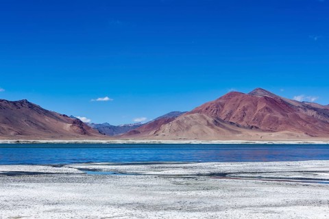 Tso Kar, fluctuating salt lake in Himalayas. Rapshu, Ladakh, Jammu and Kashmir, India, Asia