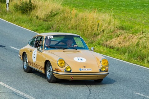 A drive for vintage vehicles. Skilful handling of the vehicle, finding the route by means of the