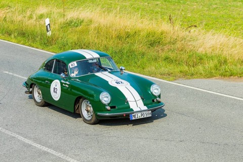 A drive for vintage vehicles. Skilful handling of the vehicle, finding the route by means of the