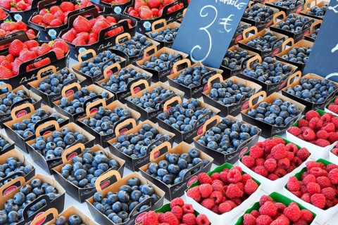 Fresh fruit and vegetables, market on the Cours Saleya, city centre, Nice, Département
