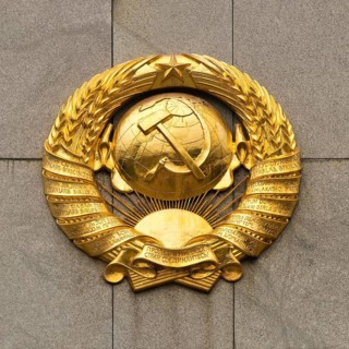 Golden coat of arms, detail, Soviet memorial in the Tiergarten, Berlin, Germany, Europe