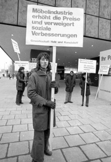 In the collective bargaining dispute of the wood and plastics union, members of IG Holz und