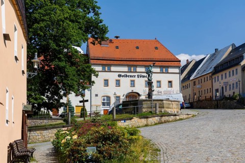 Market Square in Lauenstein with Falconer's Fountain