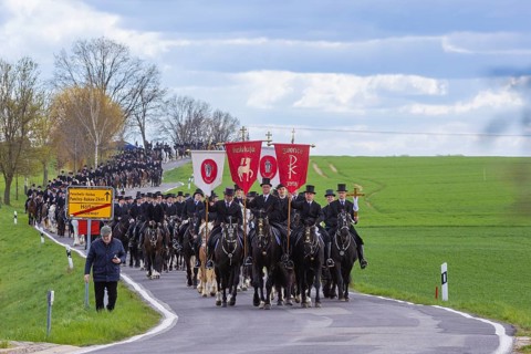 Procession from Panschwitz Kuckau to Höflein, Räckelwitz to Crostwitz. Every year at Easter there