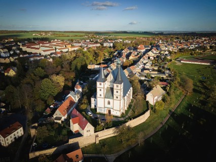 The Protestant town church of St. Nikolai is a late Gothic hall church with older components in