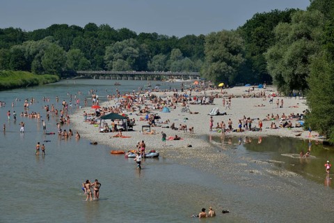 Bathers at the Flaucher, Isar, Thalkirchen, Munich, Upper Bavaria, Bavaria, Germany, Europe